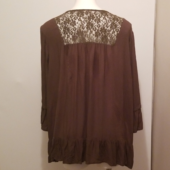 Eyeshadow Lace Trimmed Blouse 👚 - Picture 2 of 6